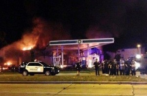 milwaukee-riots-_-gas-station-on-fire-620x409